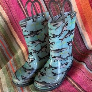Western Chief Kids Tropic Shark Rain Boots, Light Up, Teal Size 10